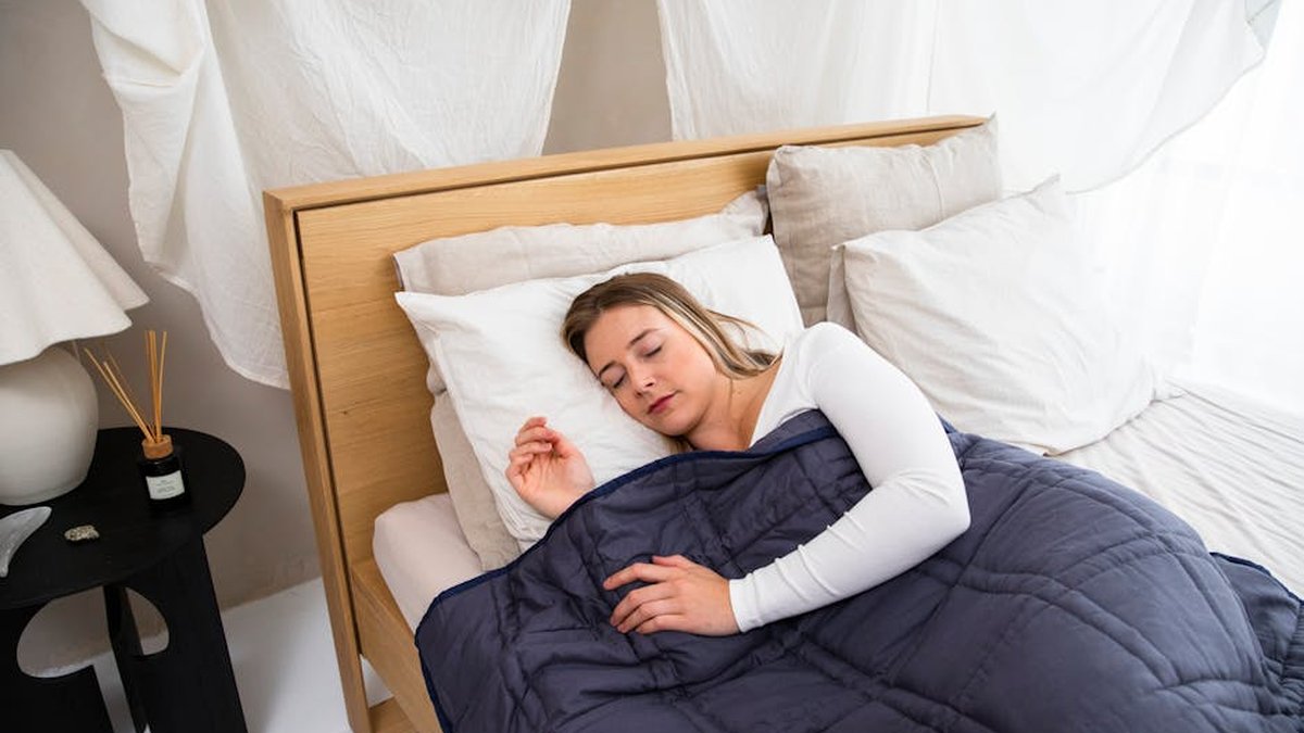 Best Weighted Blanket for Anxiety: 10% Body Weight Rule Explained (2026)
