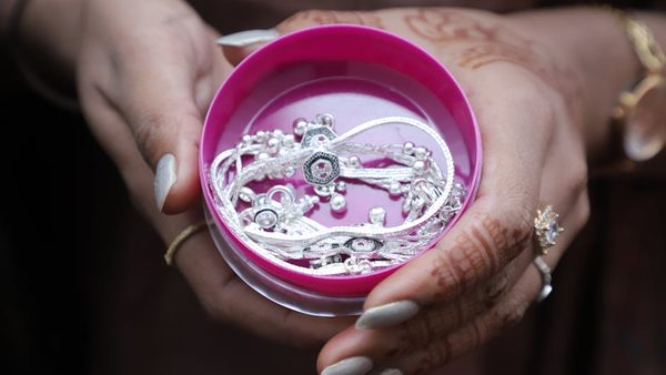 How to Clean Sterling Silver Jewelry: Tarnish Removal & Prevention Tips