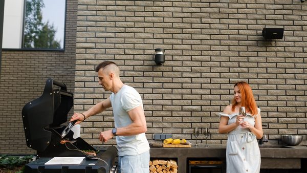 Outdoor Kitchen Trends 2026: Modern Components & Year-Round Design Features