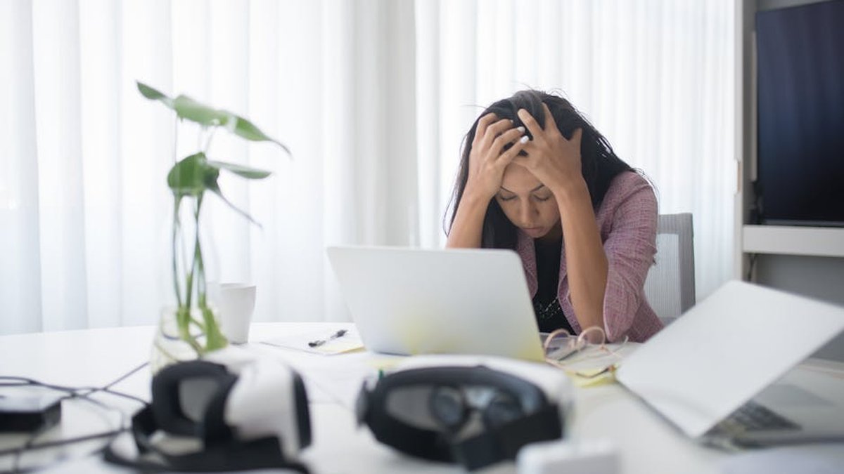 People-Pleasing Habits In High-Achieving Women: Why Always Saying Yes Is A No-No