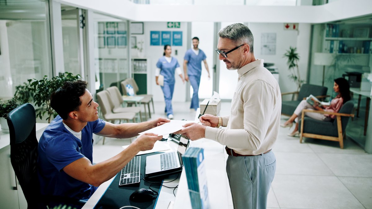 Answer Engine Optimization For Medical Clinics: What Doctors Need To Know