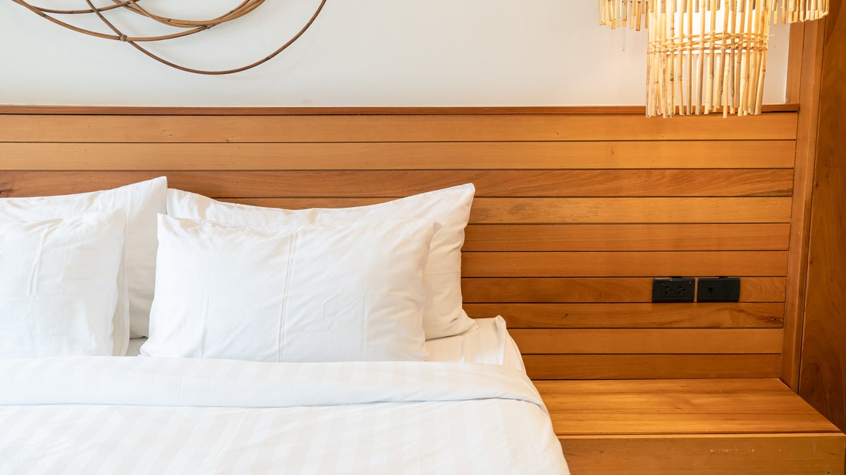 Bamboo Viscose vs Pure Mulberry Silk Bed Sheets: Comparison Guide Released