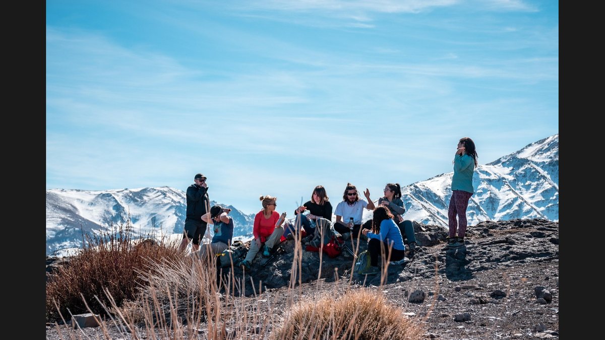 Hiking Essentials Checklist: Gear, Clothing & Hydration for Day Hikers