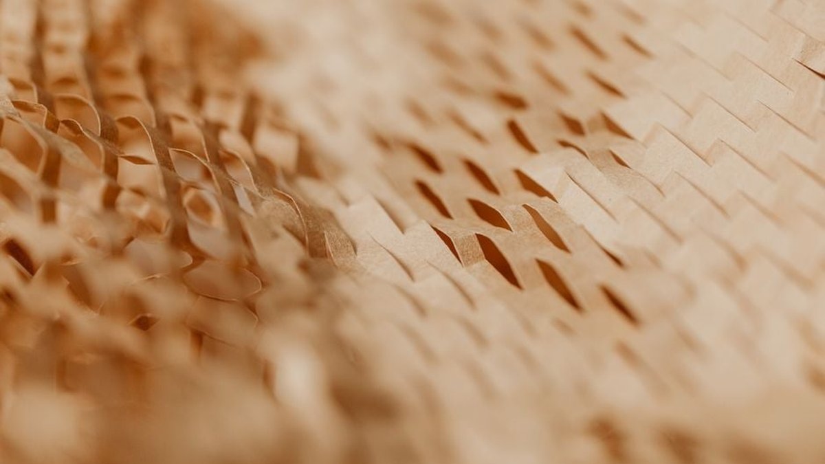 Honeycomb Packing Paper vs Bubble Wrap: Benefits, Costs, & Use Cases