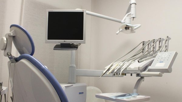 Nottingham Tooth Decay Filling With White Composite Material: Service Announced