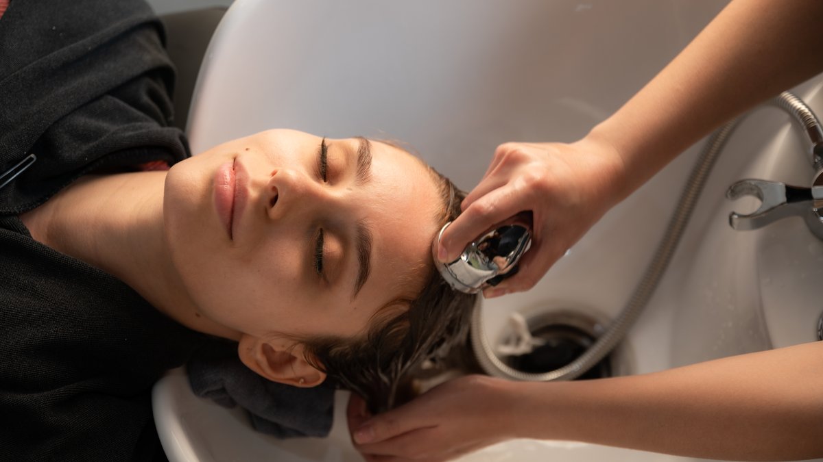 Salon Facebook Ad Examples: New Guide Examines 5 Top-Performing Formats For 2026