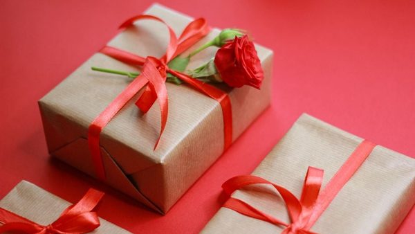 Unusual 9th Wedding Anniversary Gifts for Husbands: Traditional & Modern Ideas