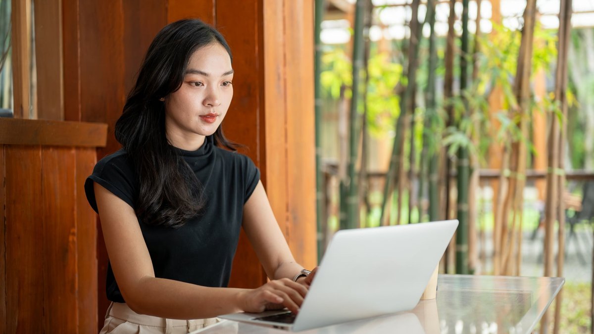 What Does a Virtual Executive Assistant Do? Tasks CEOs Should Stop Handling