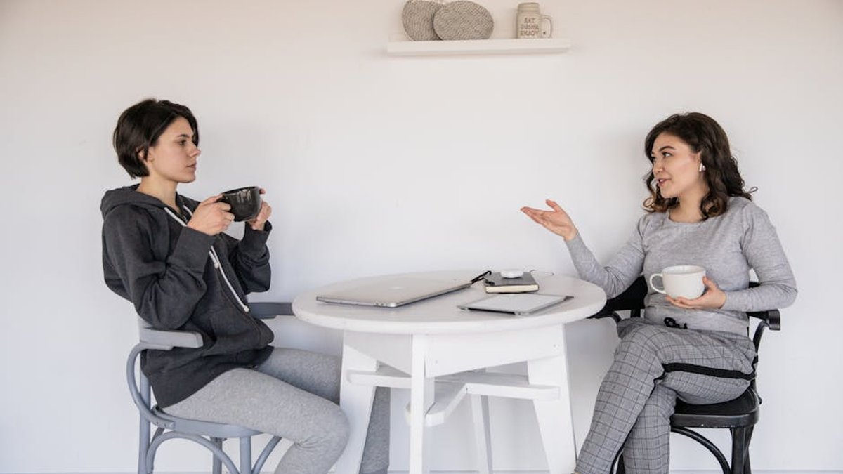 What Is The Root Cause Of Oversharing? Mental Health Professionals Weigh In