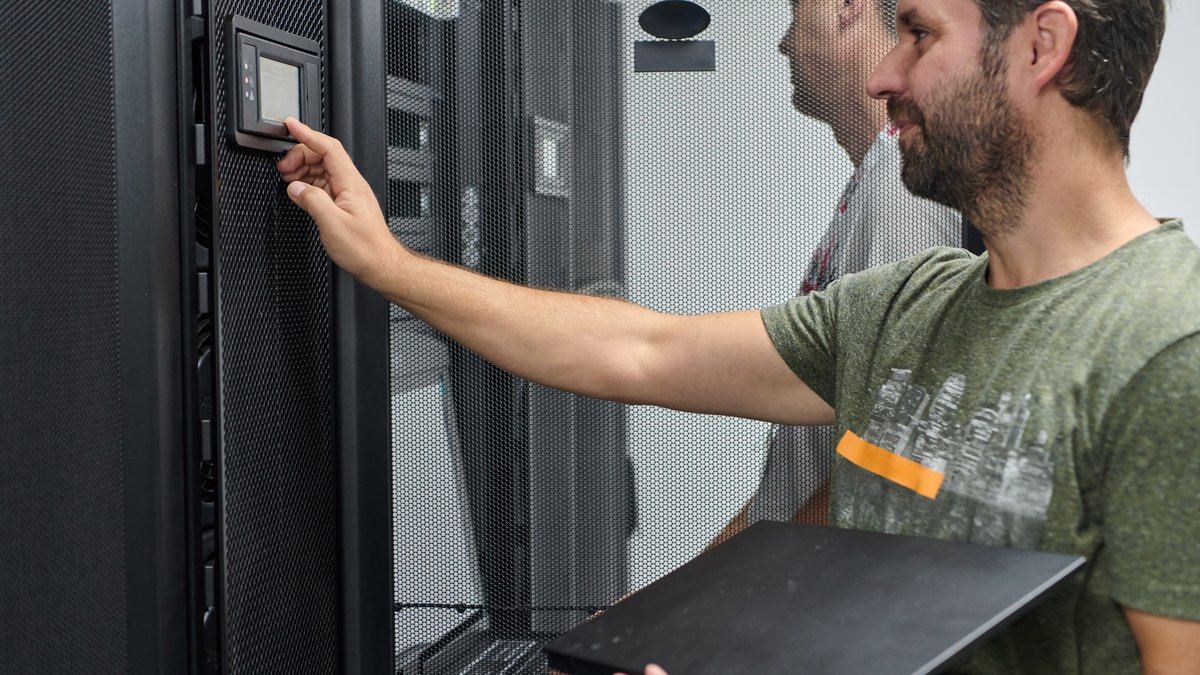 Cloud Migration Checklist: Steps To Control Costs, Risk & Avoid Budget Overruns