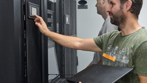 Cloud Migration Checklist: Steps To Control Costs, Risk & Avoid Budget Overruns
