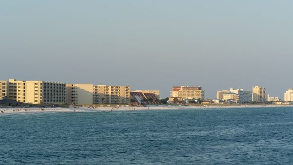 Destin, FL Vacation On A Budget: Cheap Dates, Rentals & Free Things To Do 2026