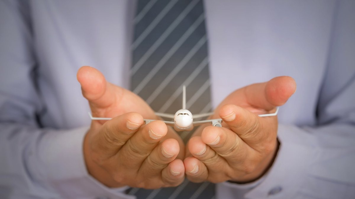 Facultative vs Treaty Reinsurance: Which Option Is Better For Aviation Projects