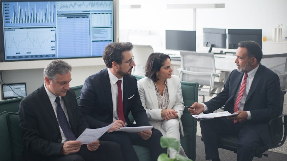 Financial Advisor Facebook Ads: Do They Work, Examples & Tips For 2026