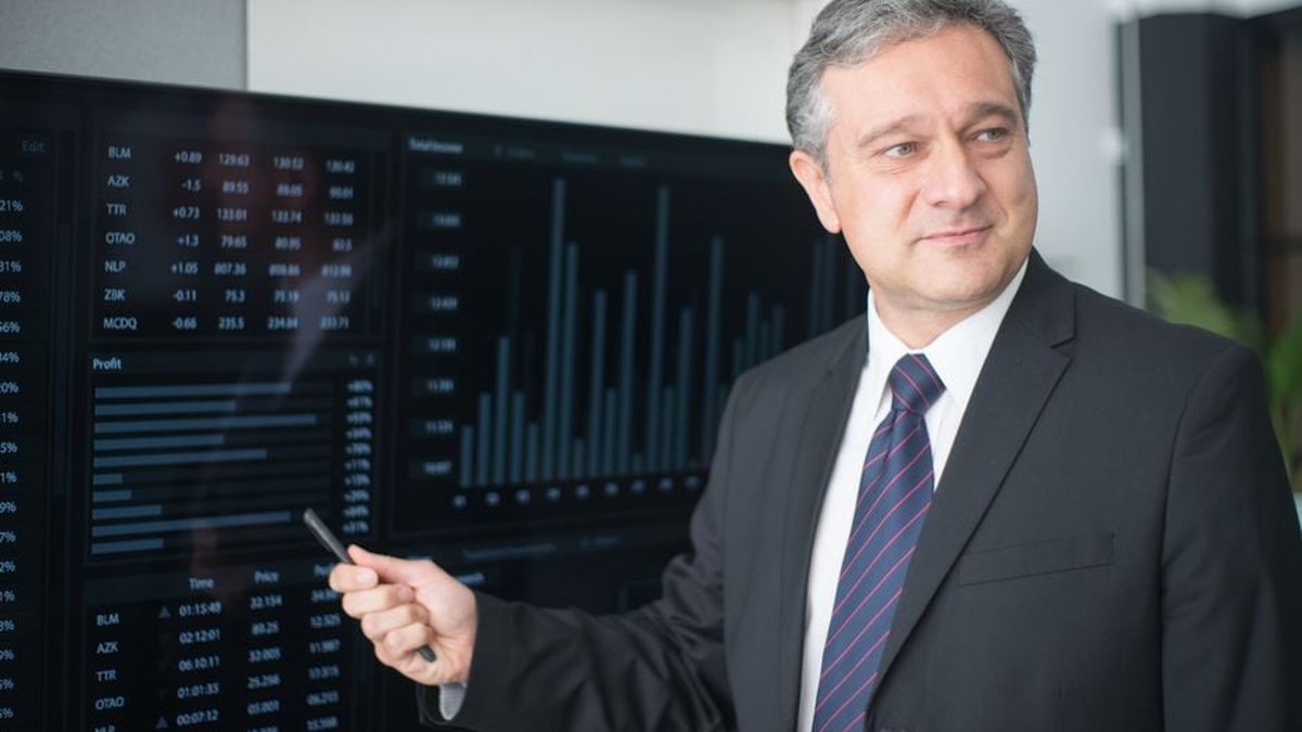 Fractional CTO Benefits: Scaling Life Sciences Tech Without Full-Time Executives