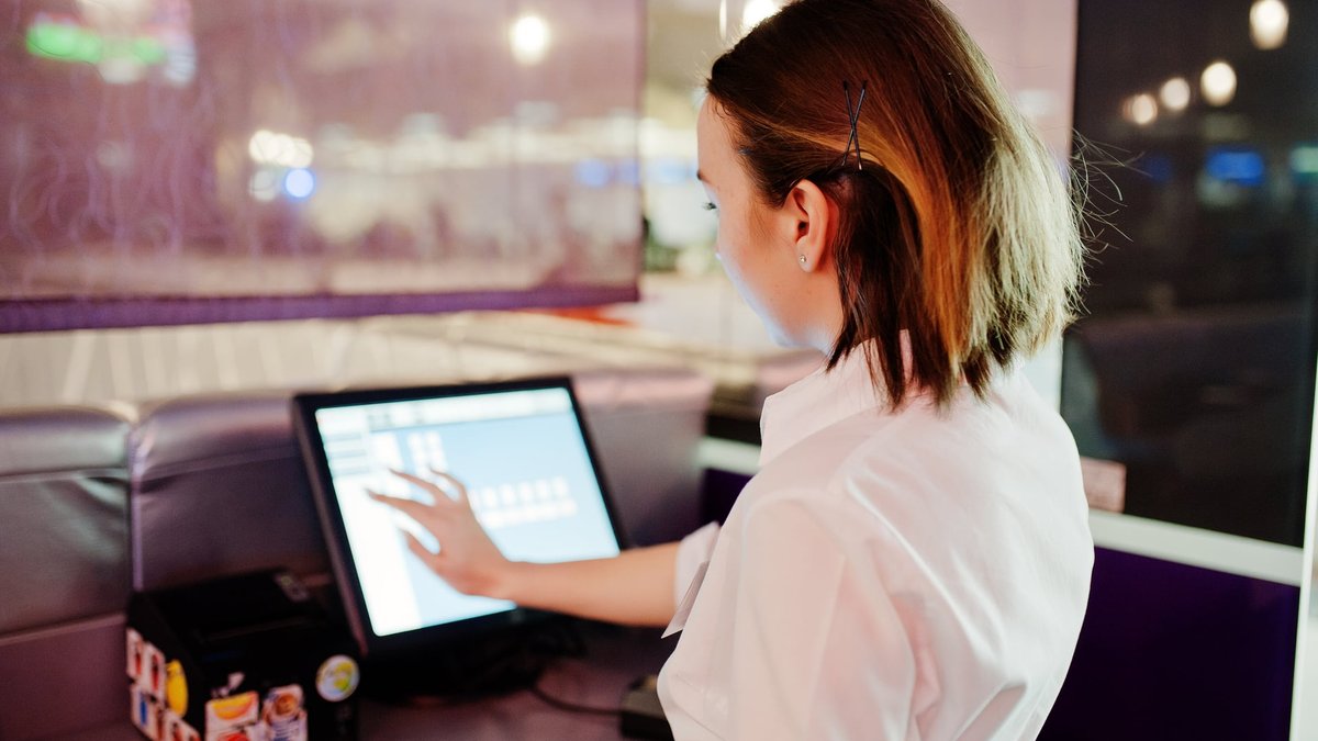 How to Choose a POS System for a Small Business: Key Factors to Consider