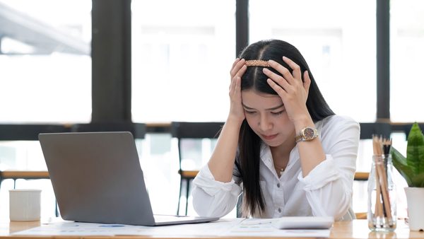 How To Stop Overthinking And Think More Clearly, With A Little Help From AI