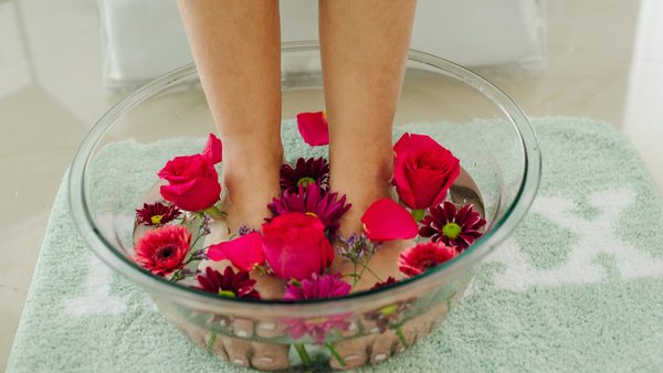 Liver Detox Through The Skin: What Science Says About Sweat, Saunas & Foot Baths