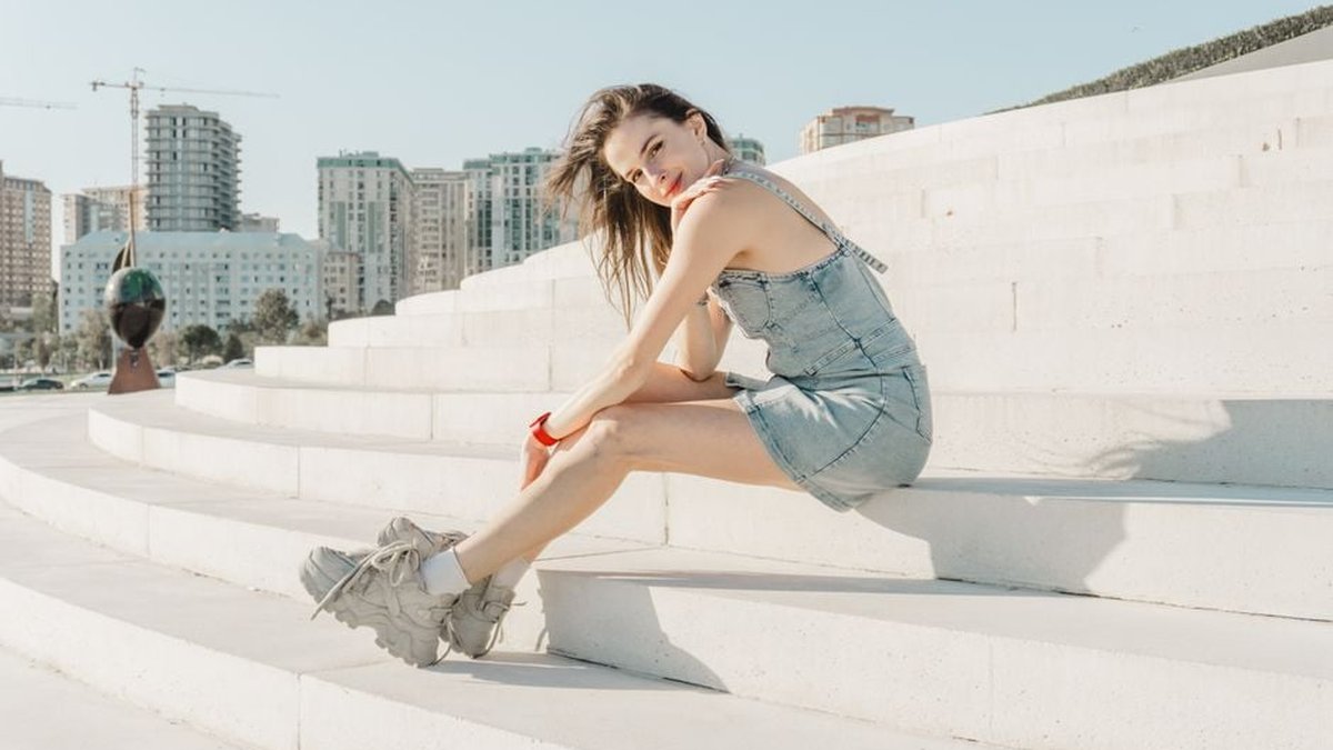 Summer Denim Dresses: Why Choose Sculptural Denim in 2026?
