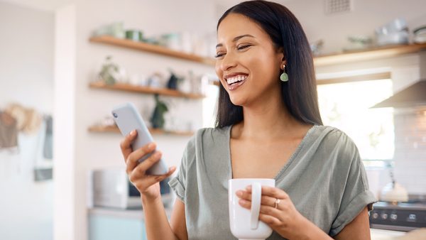 Animated Facebook Ads: Examples, Where To Find, & Scroll-Stopping Ad Tips