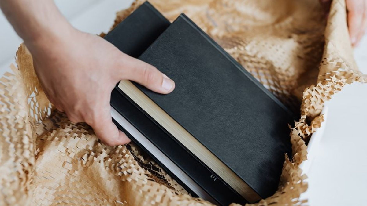 Book Wrap Boxes for Shipping: Size & Cost Guide For UK Booksellers & Businesses