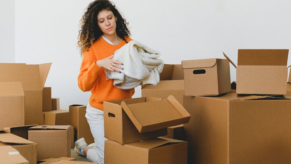 How to Pack a Bedroom: California Movers Reveal Step-by-Step Declutter Method