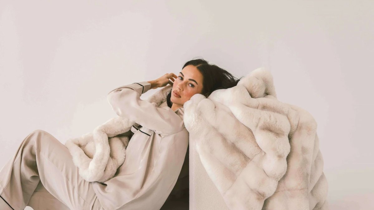 Luxury Soft Minky Blankets With Plush Polyester Microfiber: Hugs Line Expanded